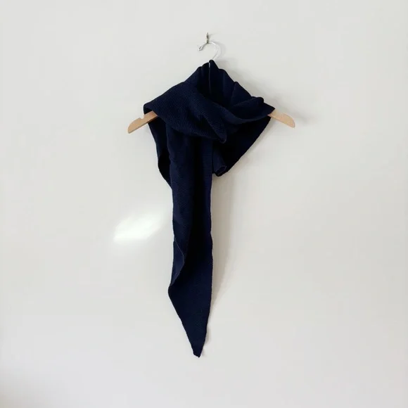 NWOT Anthropologie Navy Knit Scarf Wrap - Picture 4 of 4